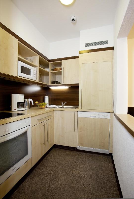 Four-Bedroom Apartment (10 Adults) image 4