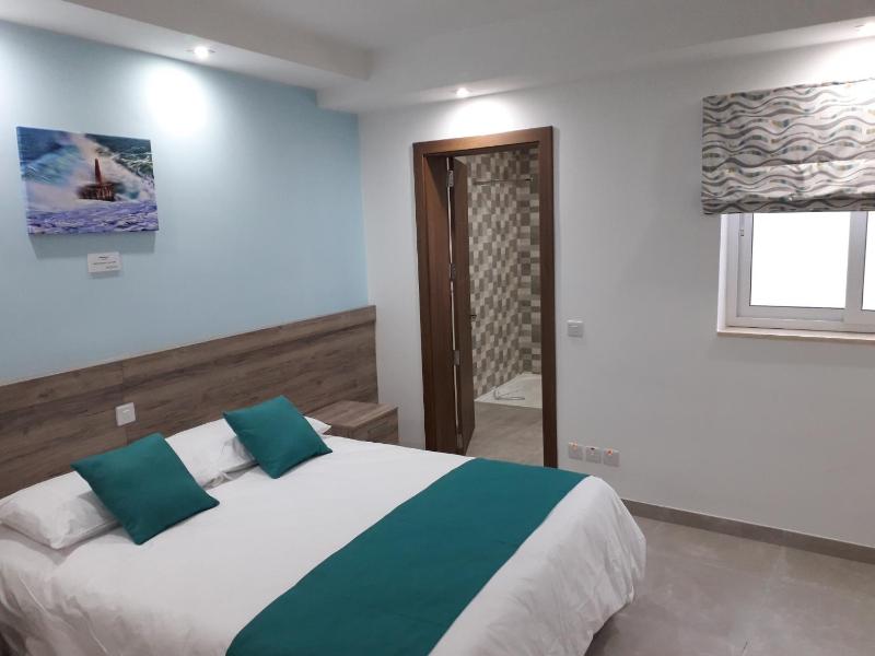 Deluxe Double Room image 3
