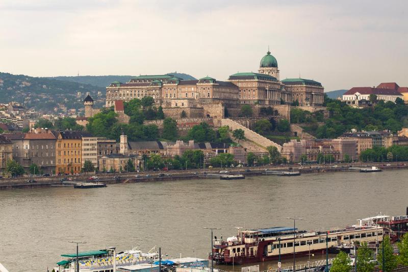Double or Twin Room with Danube View image 4