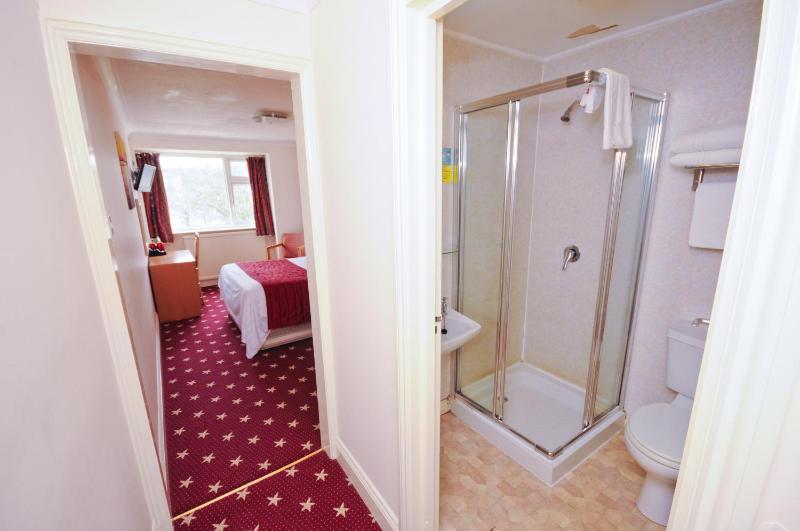 Small Double Room image 2