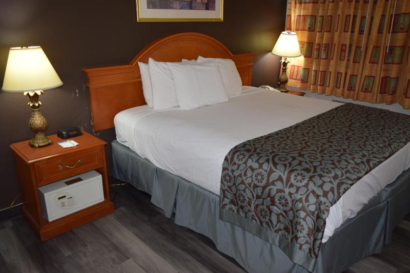 King Room - Non-Smoking image 2