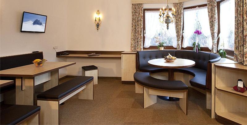 Four-Bedroom Apartment (11 Adults) image 3
