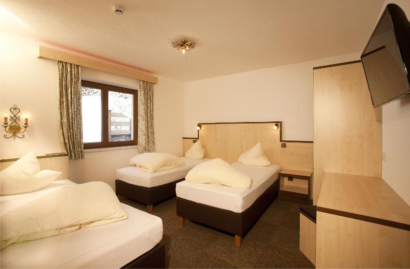 Five-Bedroom Apartment (12 Adults) image 4