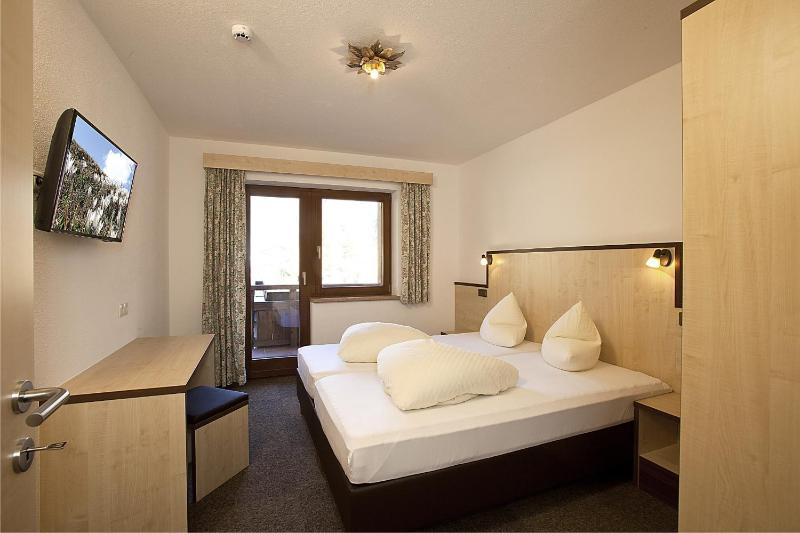Five-Bedroom Apartment (12 Adults) image 2