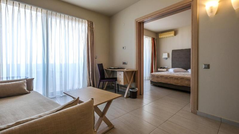 Junior Suite with Sea View image 4