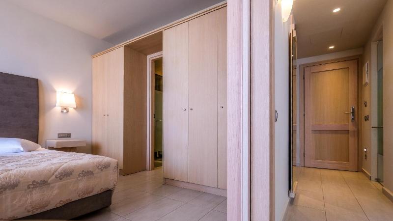 Junior Suite with Sea View image 3