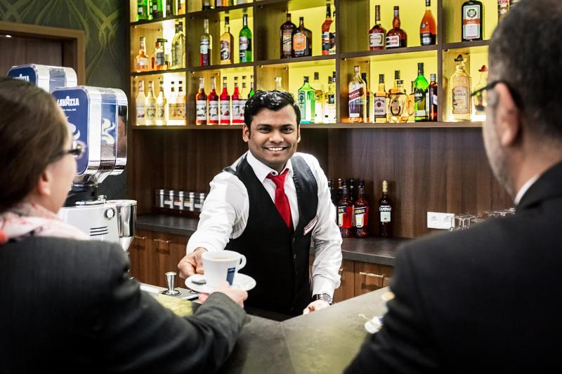 Best Western Plus Royal Suites - image 15