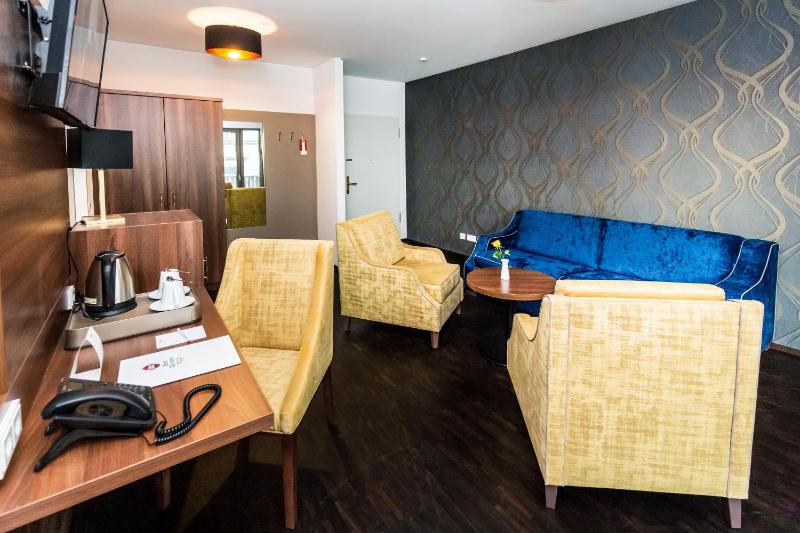 Two-Room Junior Suite with Balcony image 3