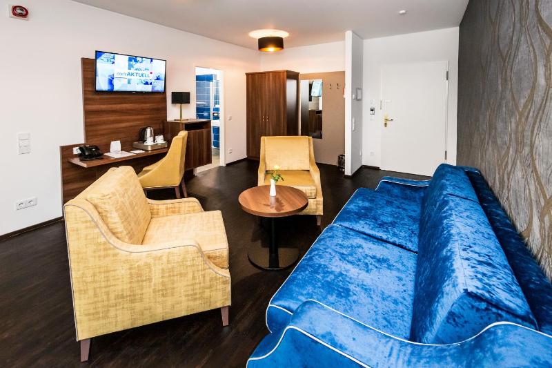 Best Western Plus Royal Suites - image 16