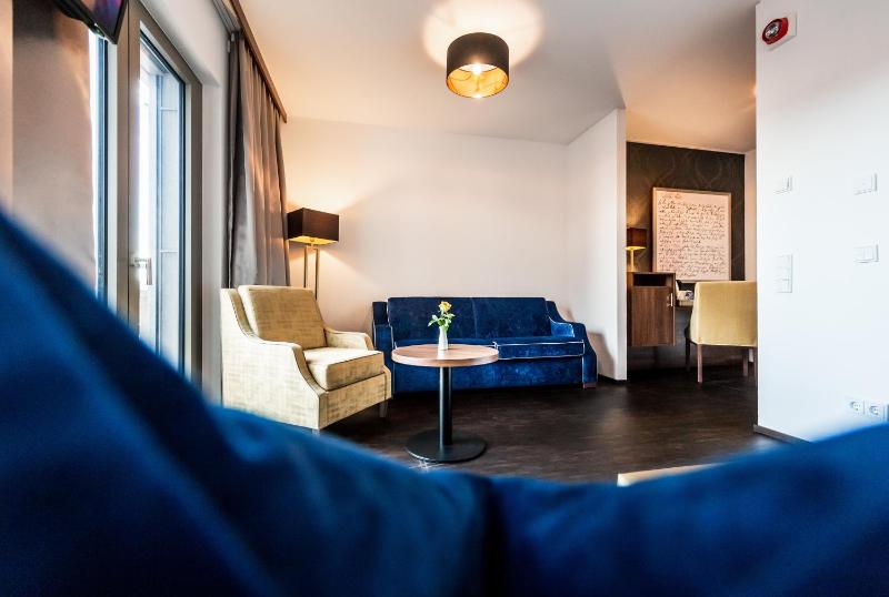 Best Western Plus Royal Suites - image 31