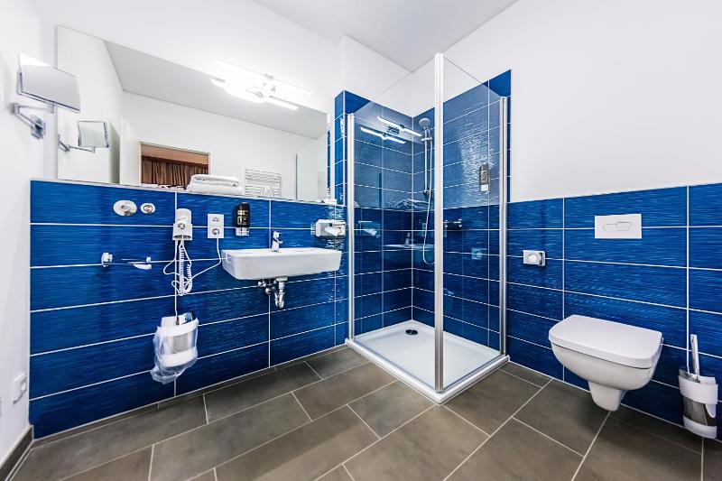 Best Western Plus Royal Suites - image 39