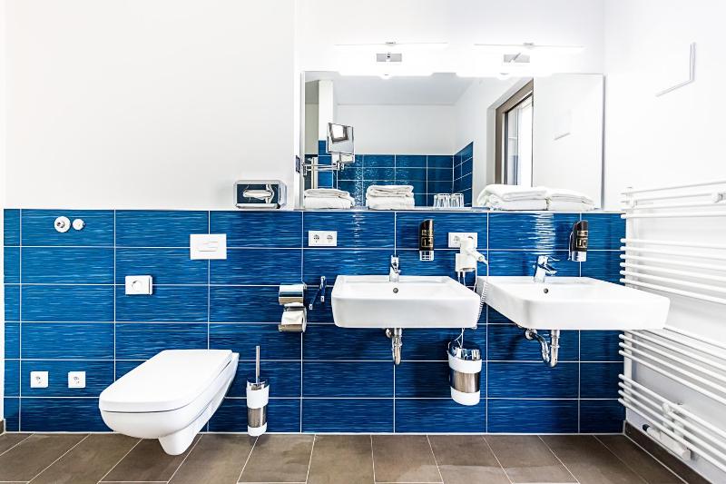 Best Western Plus Royal Suites - image 19