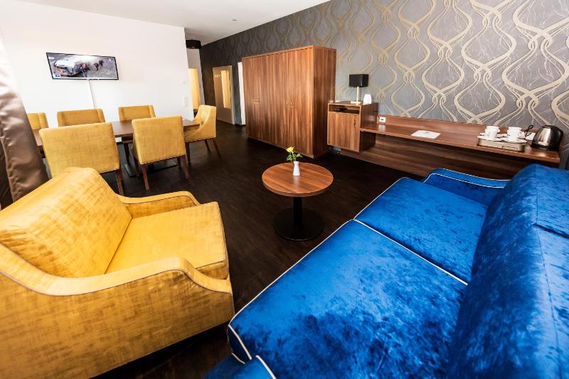Best Western Plus Royal Suites - image 12