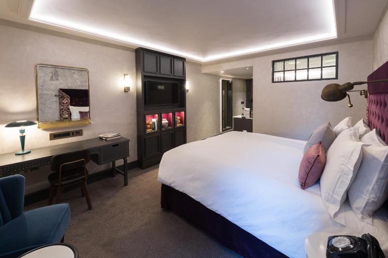 Deluxe Double Room image 3