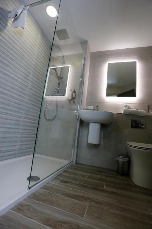 Double or Twin Room image 2