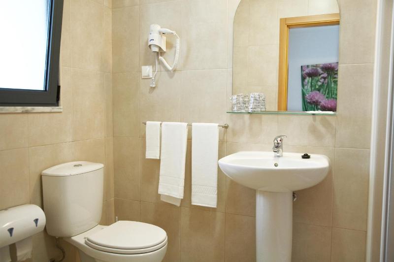Twin Room image 1