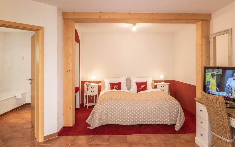 Large Double Room image 1