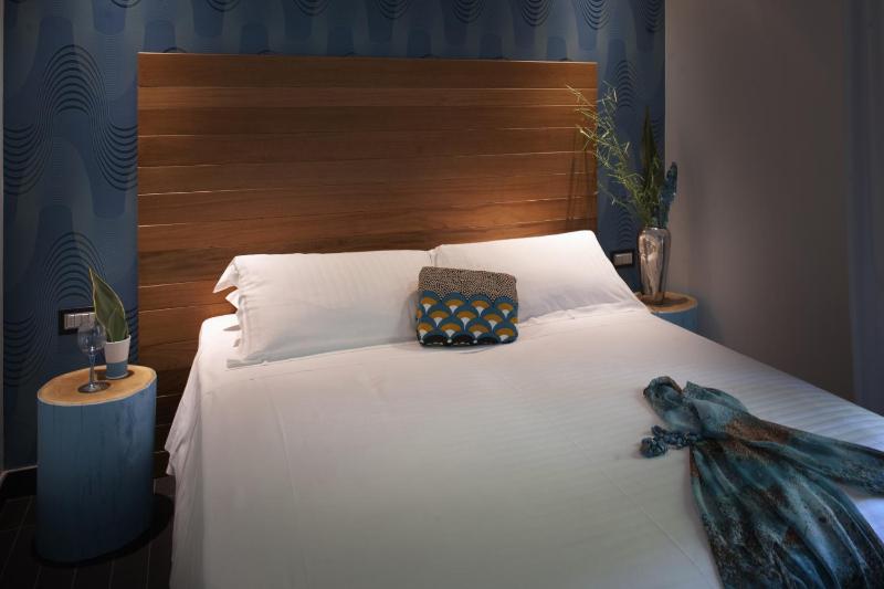 Standard Double or Twin Room image 4