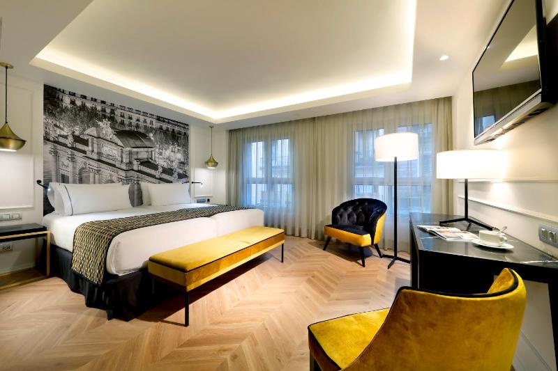 Twin Room image 2