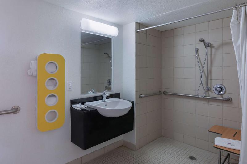 Queen Room - Disability Access - Roll in Shower image 3