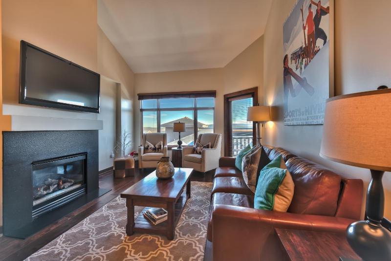 Superior Ski In Ski out Top floor Penthouse Pool Hot Tubs Conde Nast Forbes Award Winner C411 - image 20