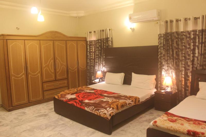 Classic Triple Room image 2