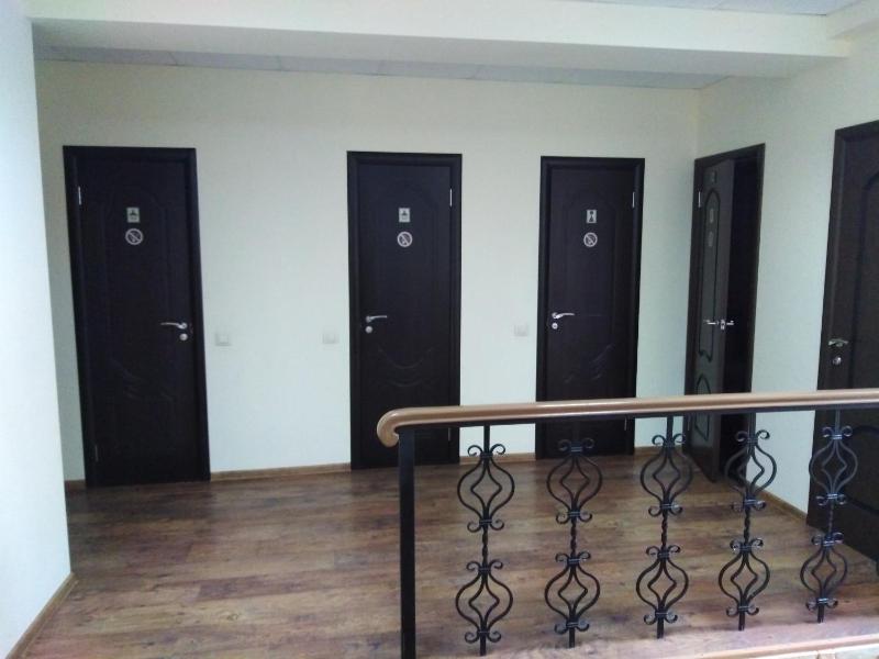 Economy Twin Room with Shared Bathroom image 2
