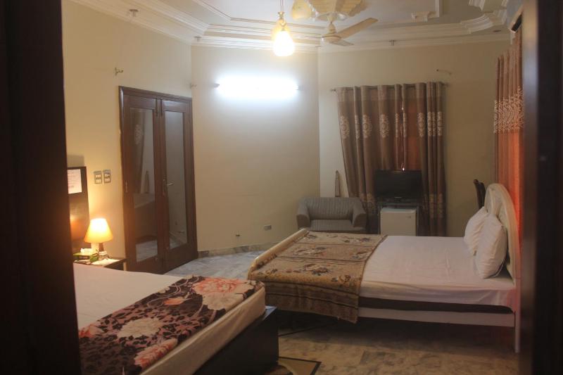 Classic Triple Room image 3