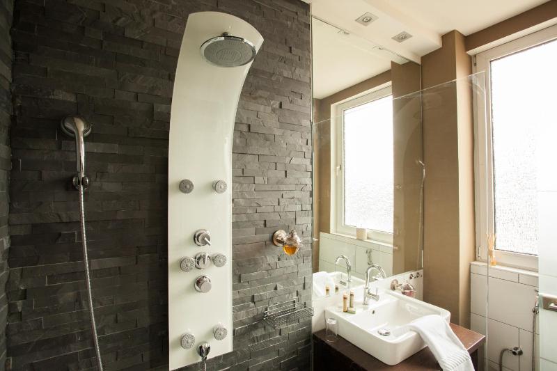 Single Room image 3