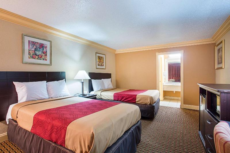 Double Room with Two Double Beds - Non-Smoking image 2