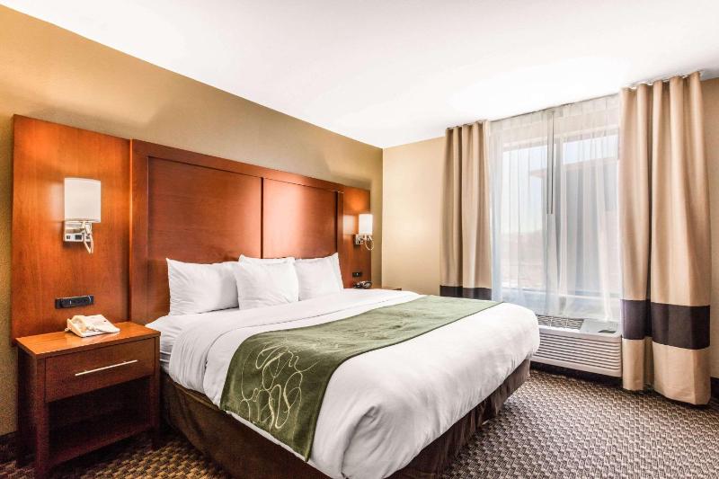King Suite - Non-Smoking image 3
