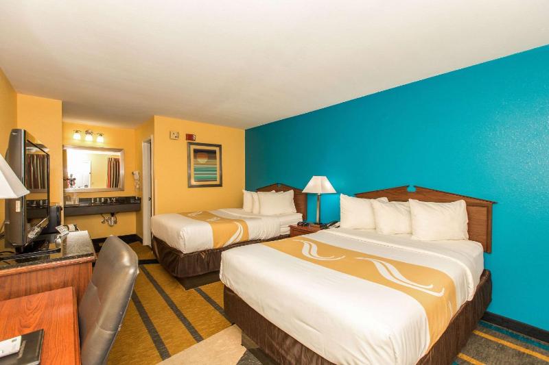 Double Room with Two Double Beds - Smoking image 1