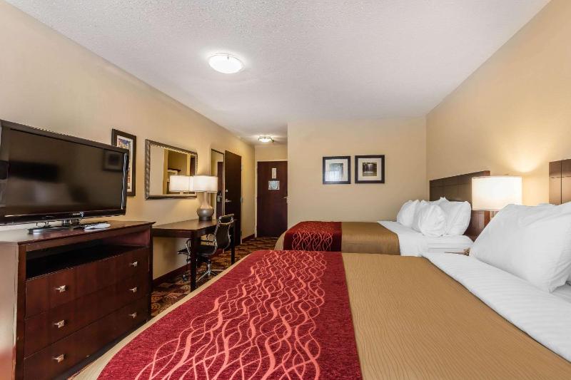Queen Room with Two Queen Beds - Non-Smoking image 3