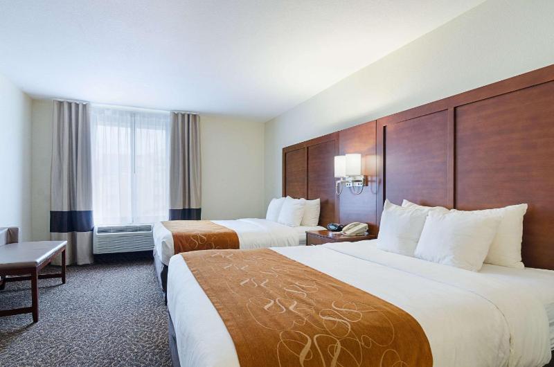Queen Suite with Two Queen Beds image 3