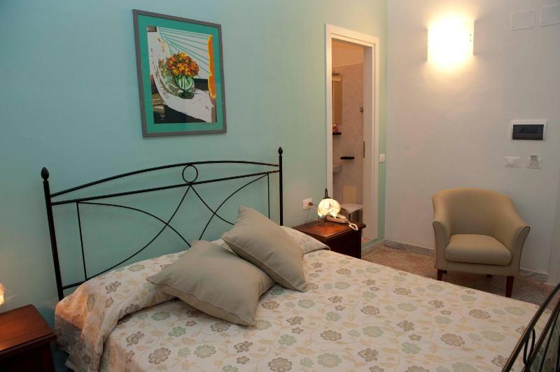Double or Twin Room image 4