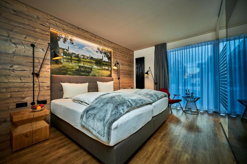 Deluxe Double Room image 1