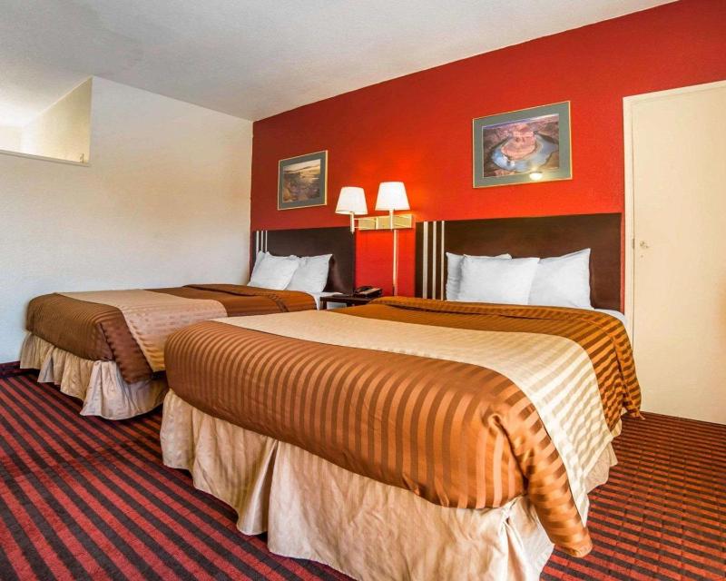 Queen Room with Two Queen Beds - Accessible/Non-Smoking  image 2