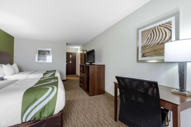 Queen Room with Two Queen Beds - Non-Smoking image 3