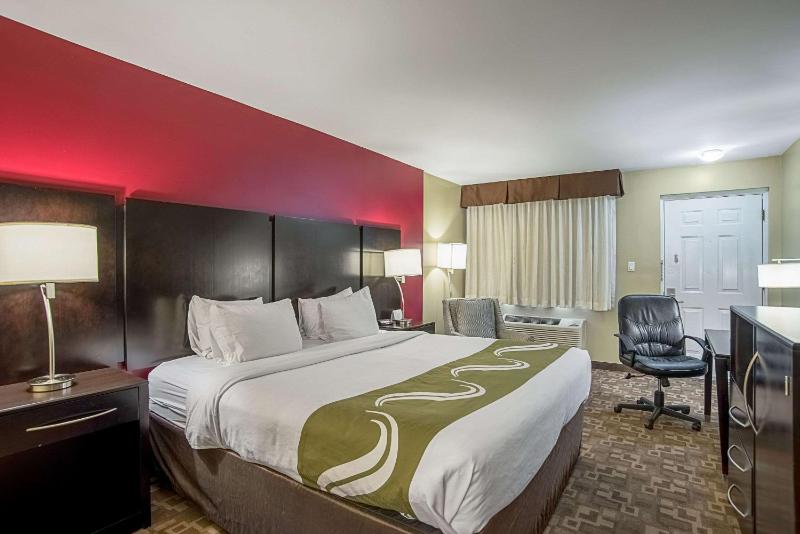 King Room - Non-Smoking image 2