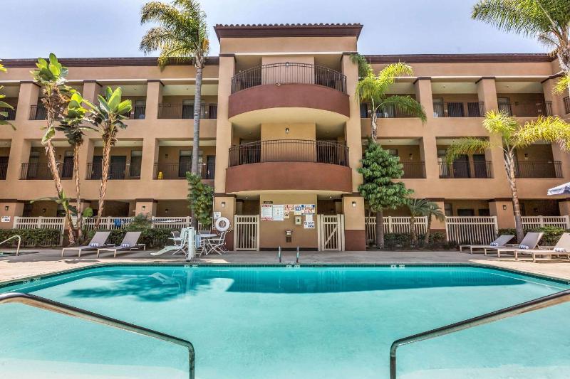 Ramada Suites by Wyndham San Diego/Hotel Circle Area - image 2