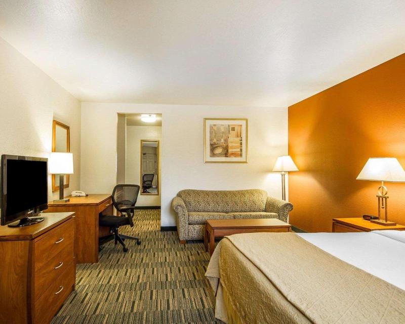 King Room - Non-Smoking image 4