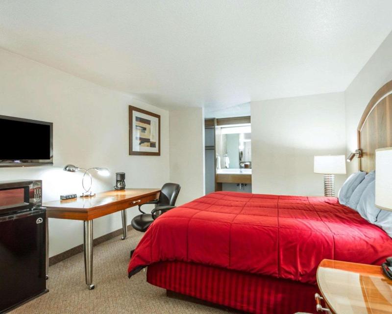 King Room - Non-Smoking image 2