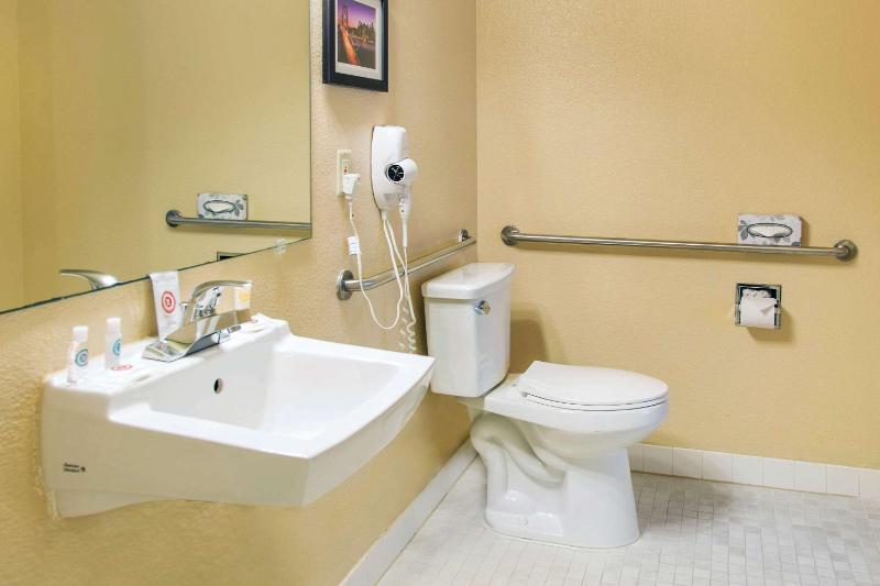 King Suite - Disability Access image 3
