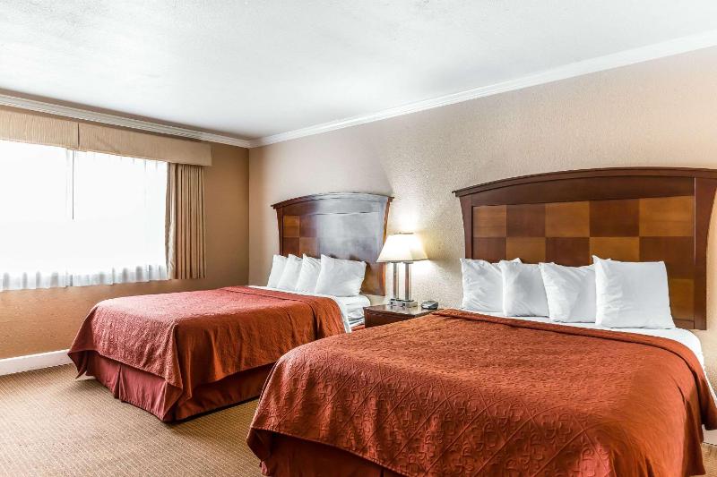 Standard Queen Room with Two Queen Beds - Non-Smoking image 2