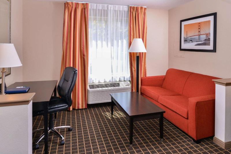 Queen Suite image 2