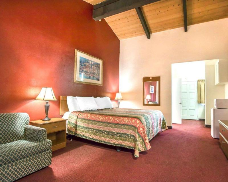 King Room - Non-Smoking image 4