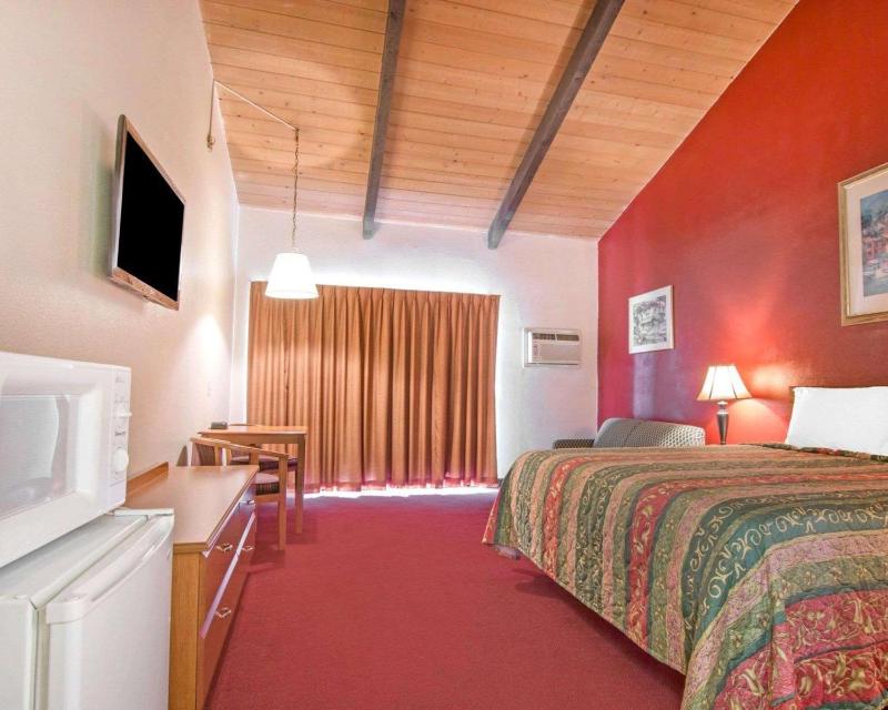 King Room - Non-Smoking image 3