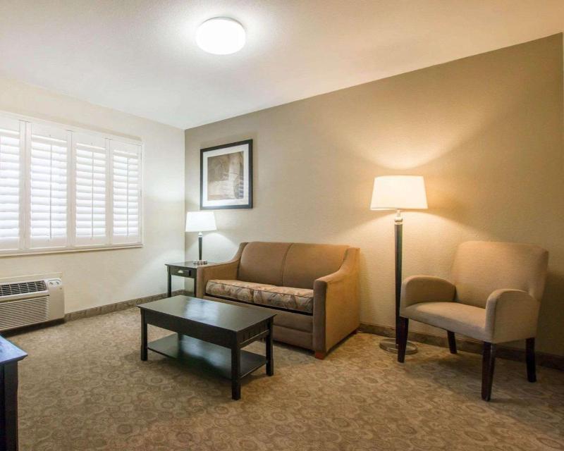 Rodeway Inn Convention Center - image 16