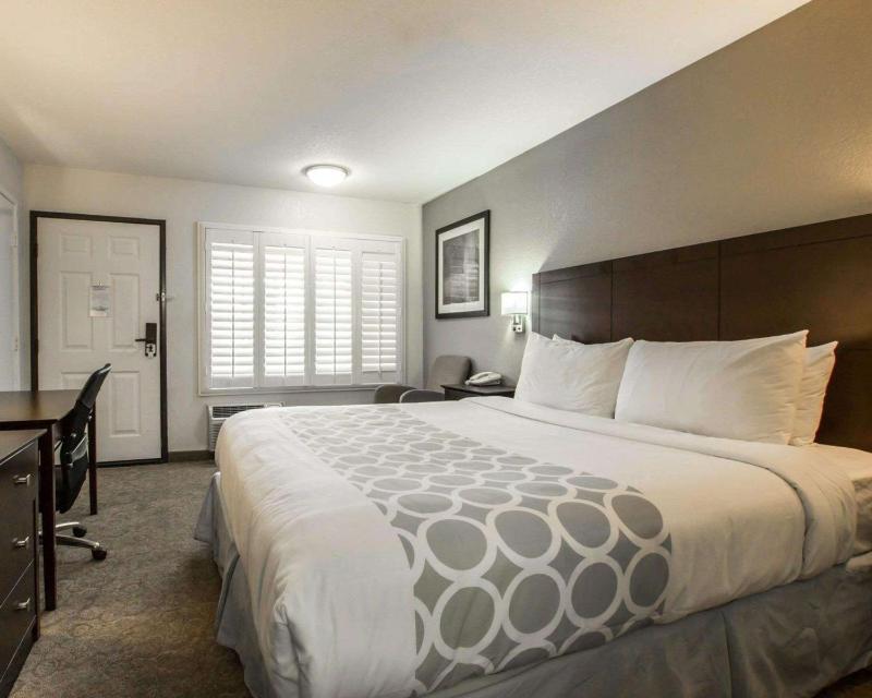 Rodeway Inn Convention Center - image 1