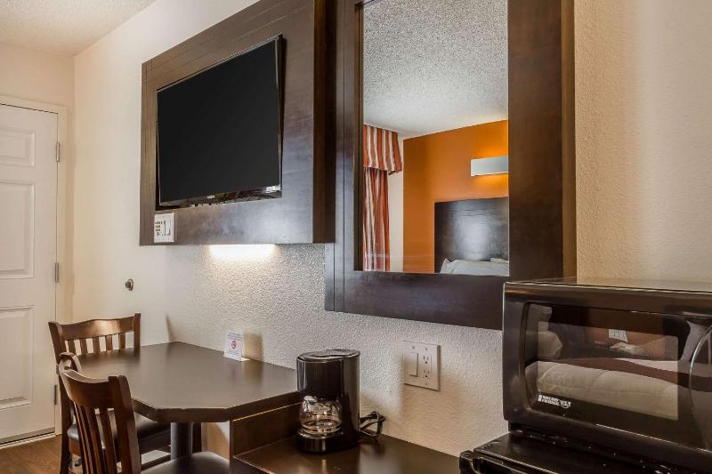 Double Room with Two Double Beds - Non-Smoking image 2